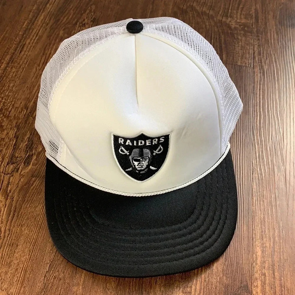 Las Vegas Raiders Baseball Cap Flat Brim Snap Back NFL Team Logo NWT - Picture 1 of 9
